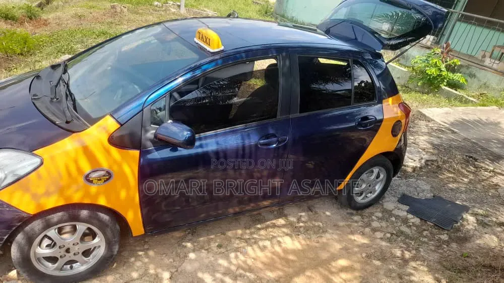 Toyota Vitz 2010 Blue