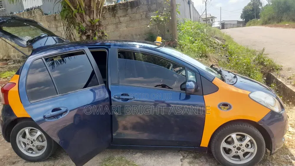 Toyota Vitz 2010 Blue