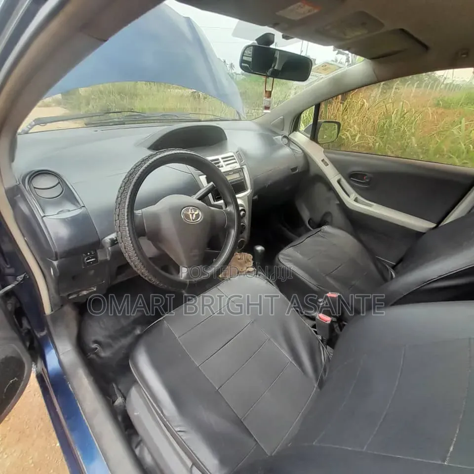 Toyota Vitz 2010 Blue