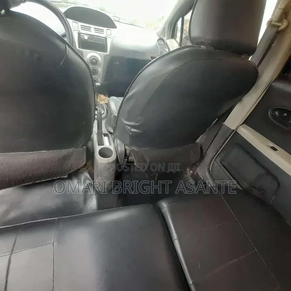 Toyota Vitz 2010 Blue