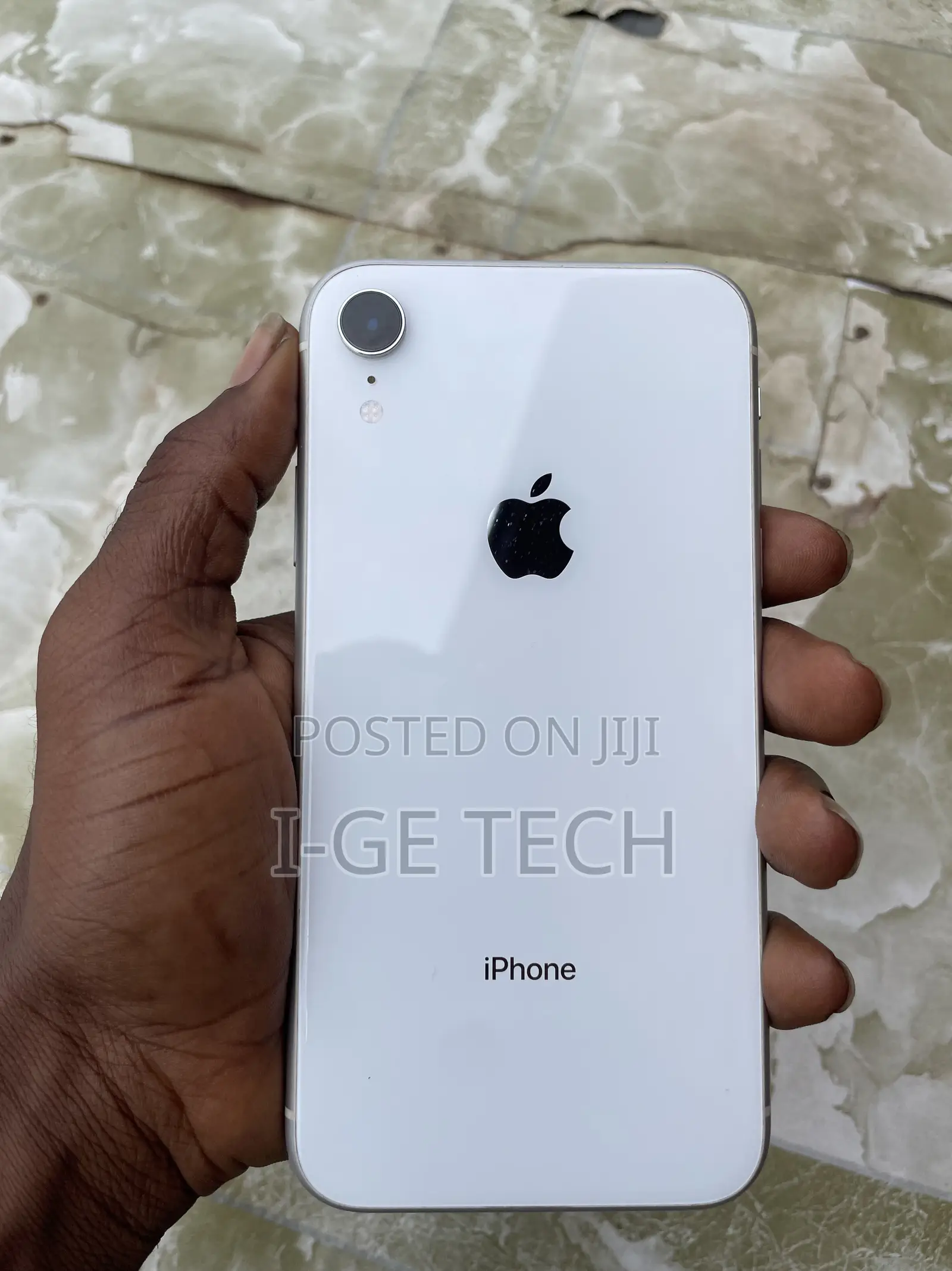 Apple iPhone XR 64 GB White
