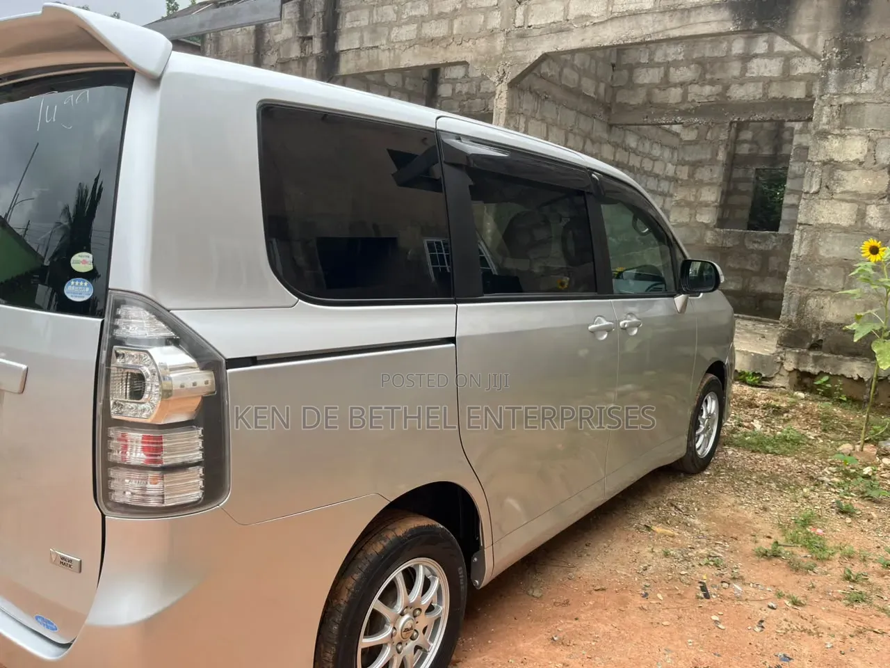 Toyota Voxy 2011 Silver
