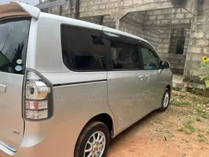 Toyota Voxy 2011 Silver