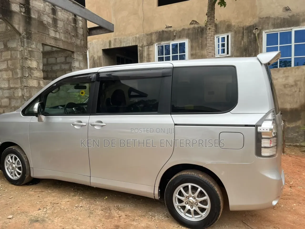 Toyota Voxy 2011 Silver