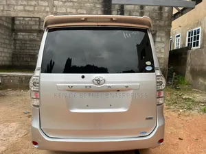 Toyota Voxy 2011 Silver