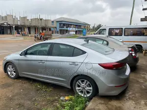 Hyundai Elantra Limited Sedan FWD (2.0L 4cyl 6A) 2017 Silver