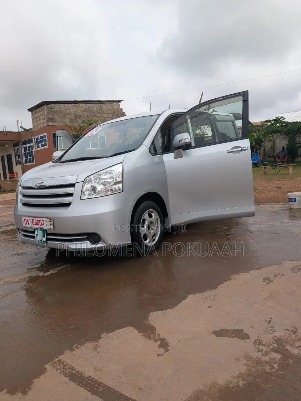 Toyota Noah 2.0 158hp FWD (8 Seater) 2010 Silver