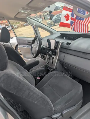 Toyota Noah 2.0 158hp FWD (8 Seater) 2010 Silver
