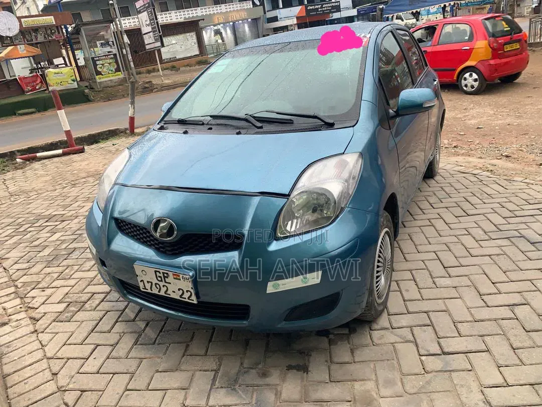 Toyota Vitz 2010 Blue