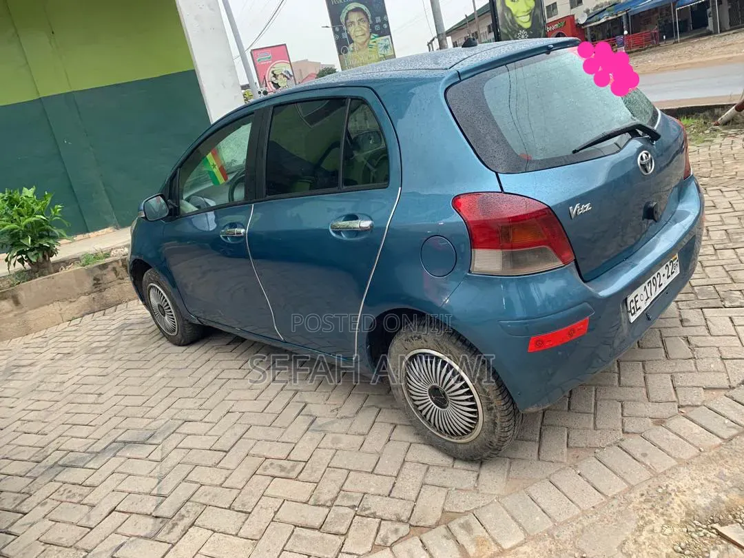 Toyota Vitz 2010 Blue