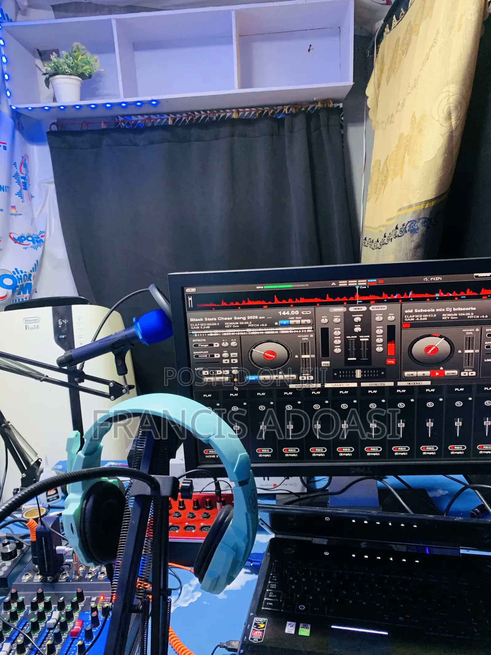 Community Radio, Selling