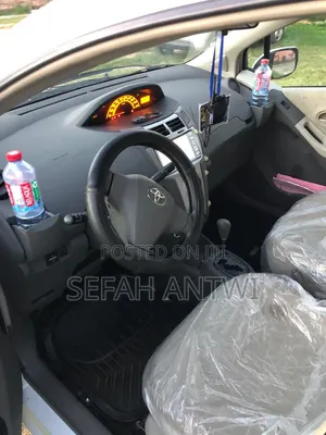 Toyota Vitz 2010 White