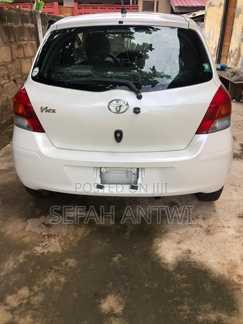 Toyota Vitz 2010 White