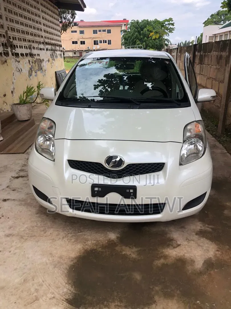 Toyota Vitz 2010 White