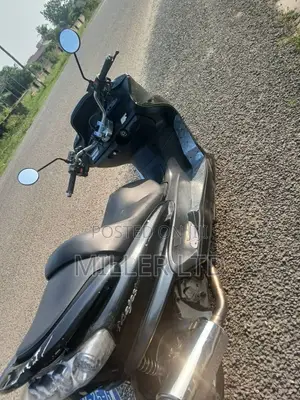 Yamaha Majesty 2000 Black