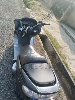 Yamaha Majesty 2000 Black
