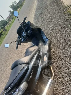Yamaha Majesty 2000 Black