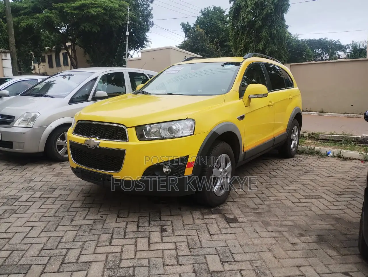 Chevrolet Captiva 2013 Yellow