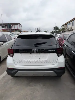 Toyota Yaris 2022 White