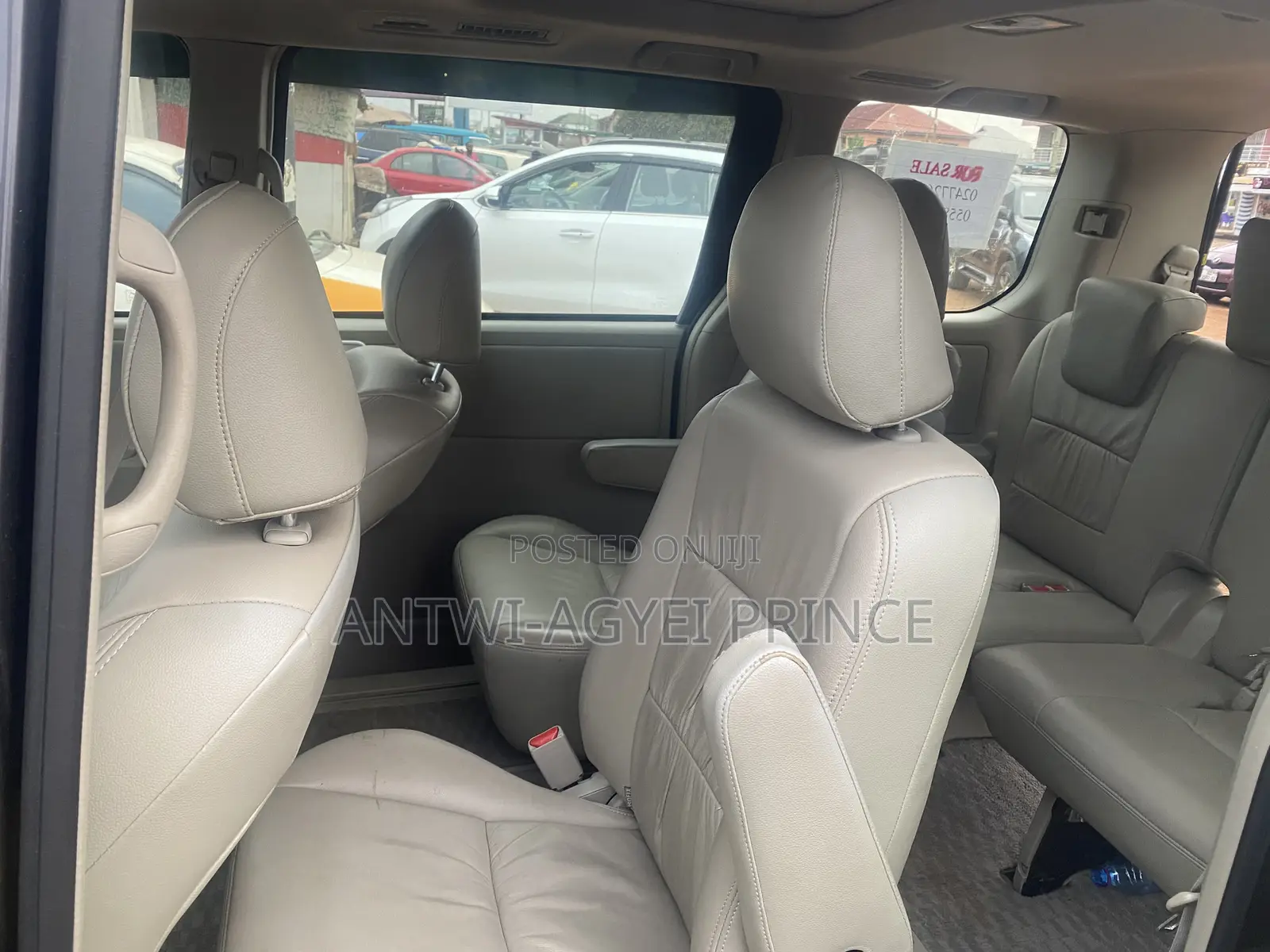 Toyota Noah 2.0 143hp AWD (7 Seater) 2013