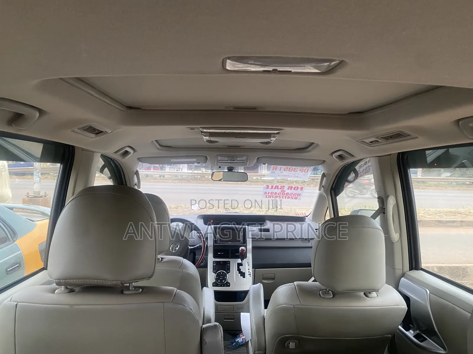 Toyota Noah 2.0 143hp AWD (7 Seater) 2013