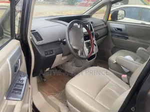Toyota Noah 2.0 143hp AWD (7 Seater) 2013