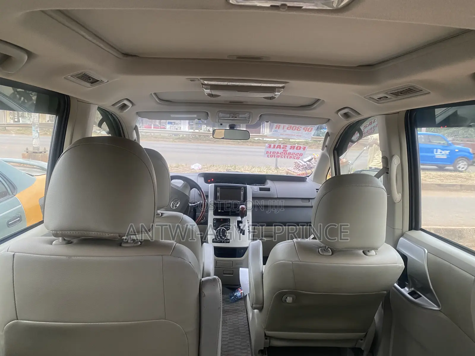 Toyota Noah 2.0 143hp AWD (7 Seater) 2013