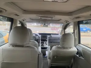 Toyota Noah 2.0 143hp AWD (7 Seater) 2013