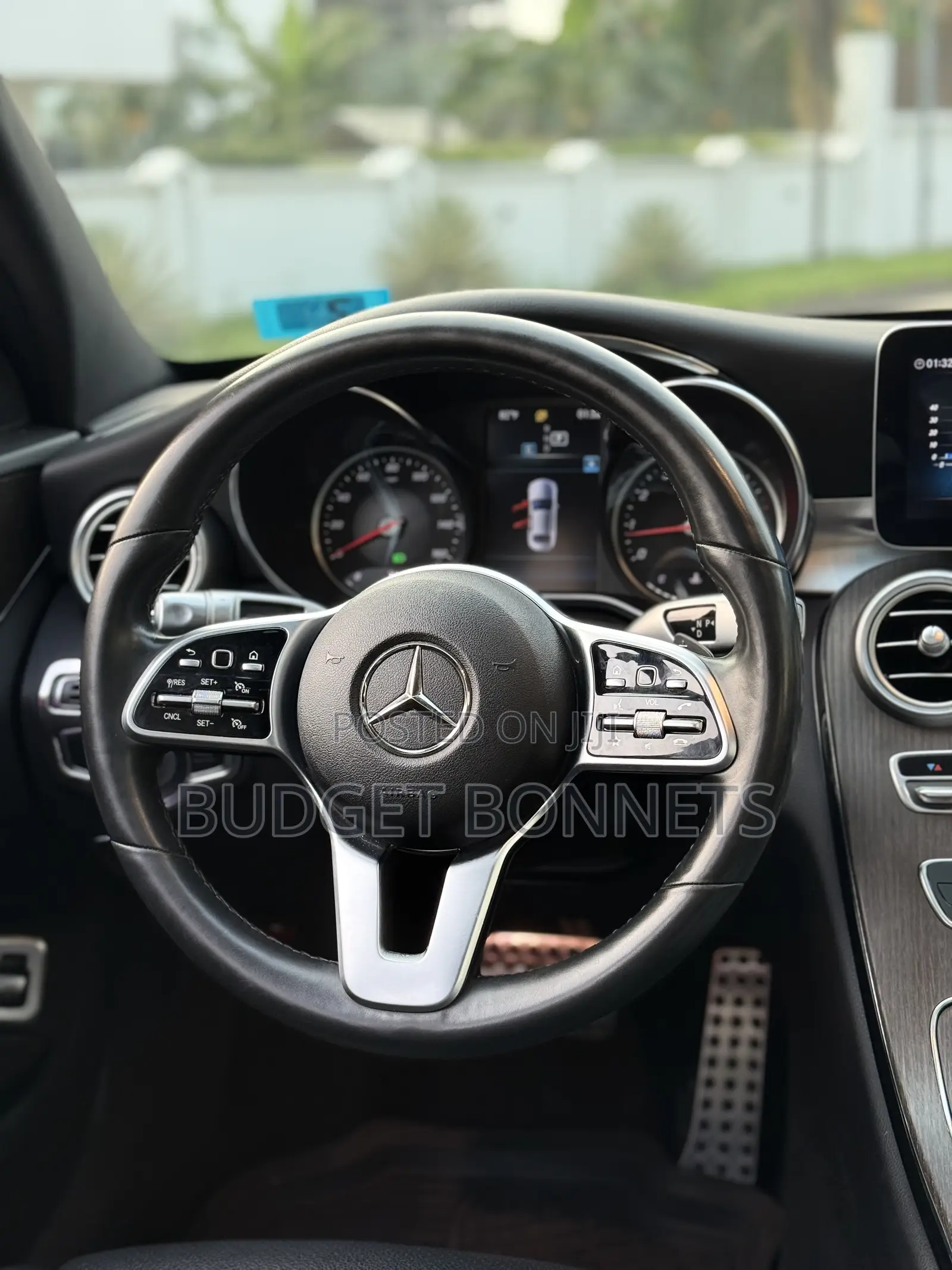 Mercedes-Benz C300 2020 Gold