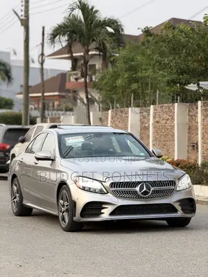 Mercedes-Benz C300 2020 Gold