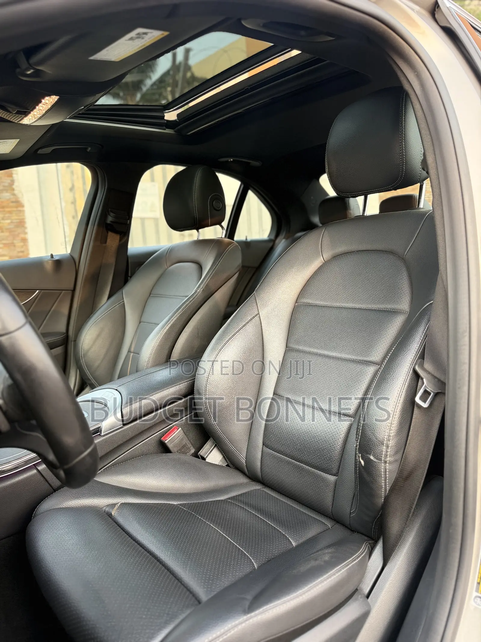 Mercedes-Benz C300 2020 Gold