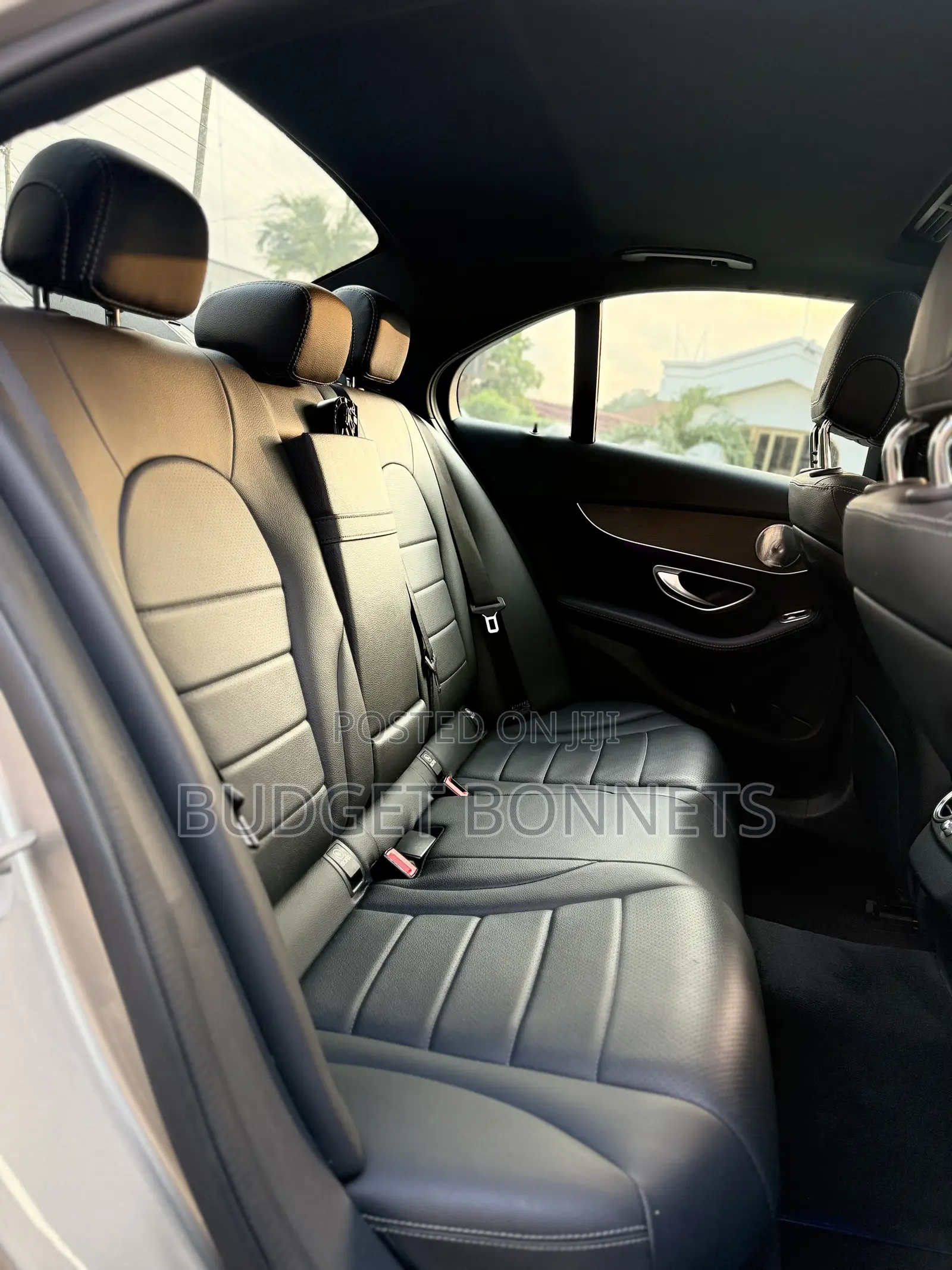 Mercedes-Benz C300 2020 Gold