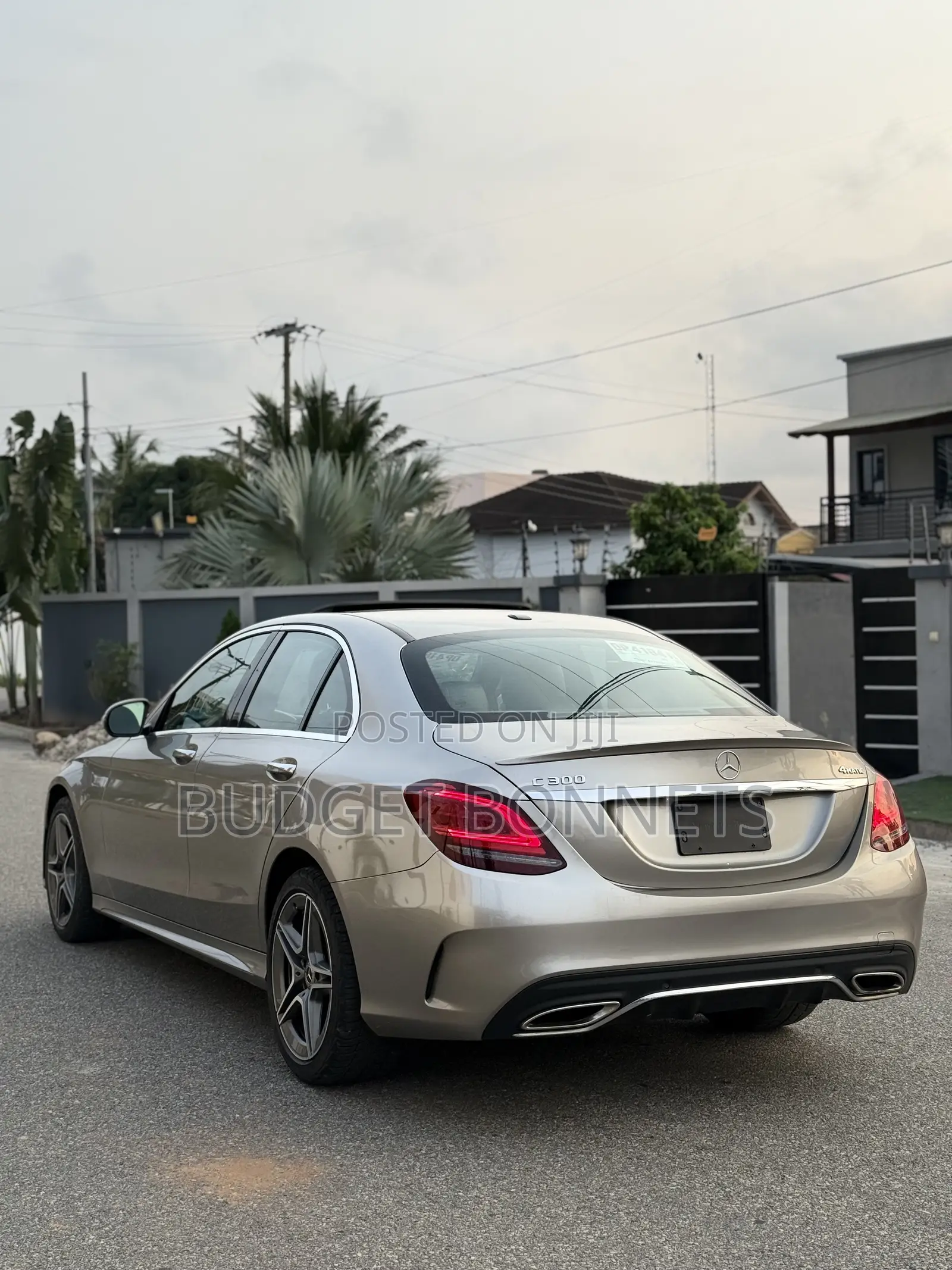 Mercedes-Benz C300 2020 Gold
