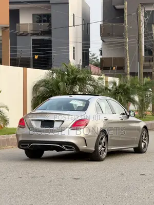 Mercedes-Benz C300 2020 Gold