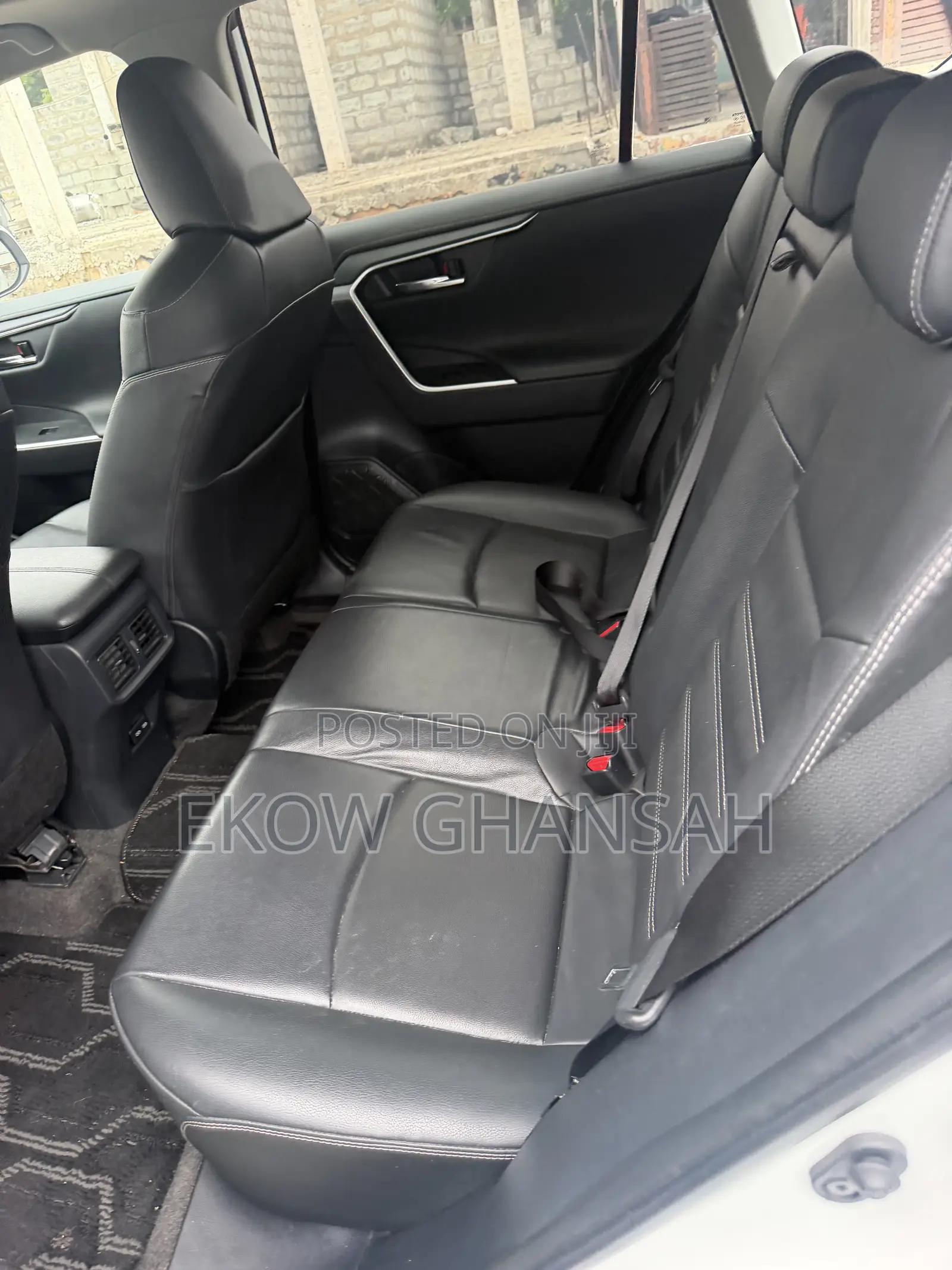 Toyota RAV4 XLE Premium AWD 2023 White