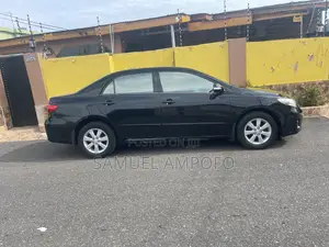 Toyota Corolla Altis 2011 Black