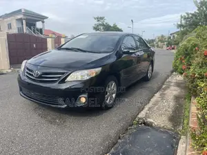 Toyota Corolla Altis 2011 Black