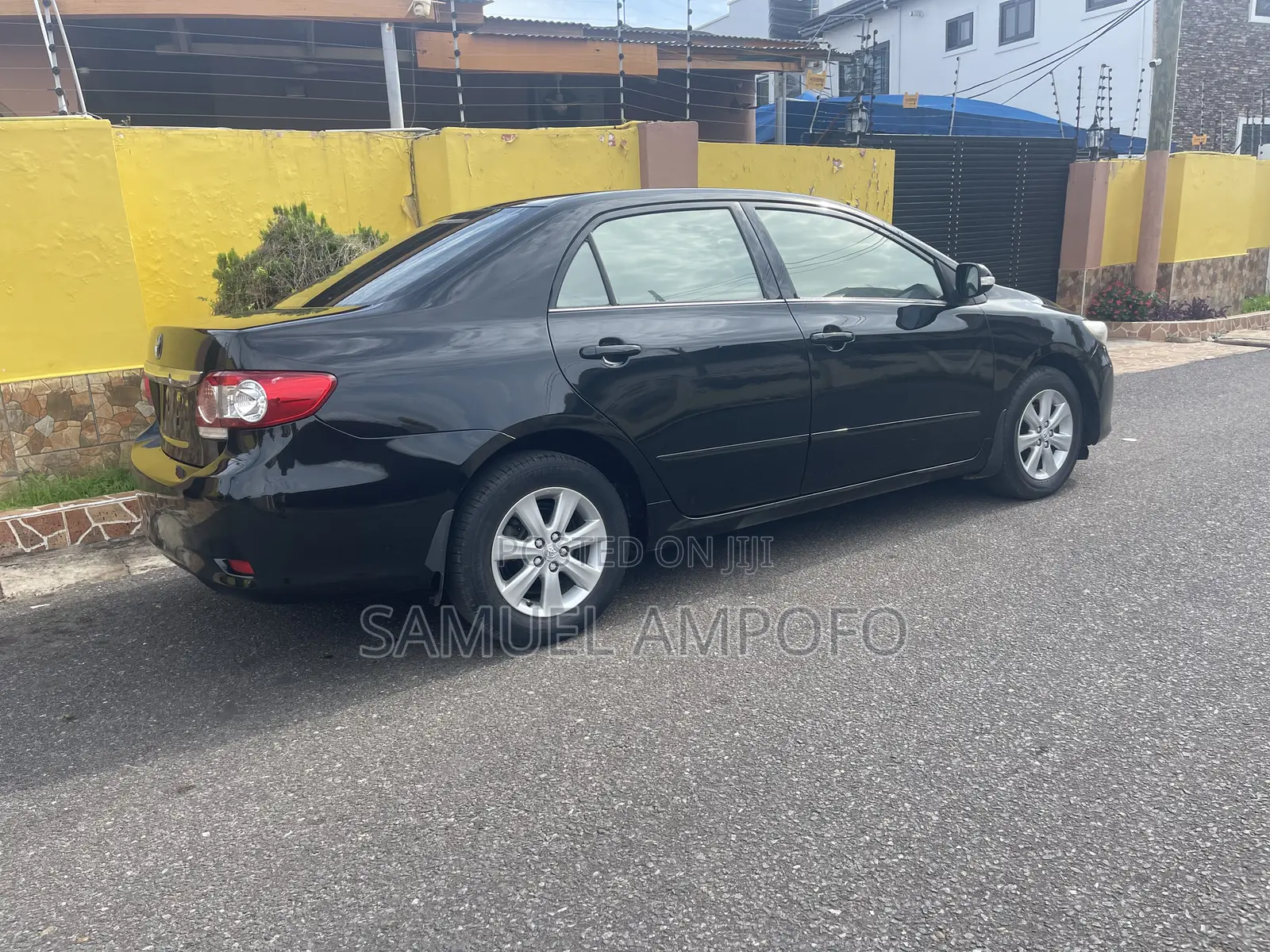 Toyota Corolla Altis 2011 Black