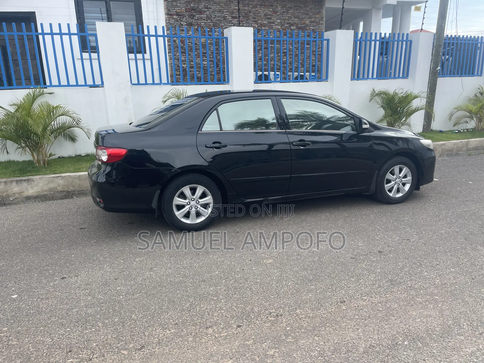 Toyota Corolla Altis 2011 Black
