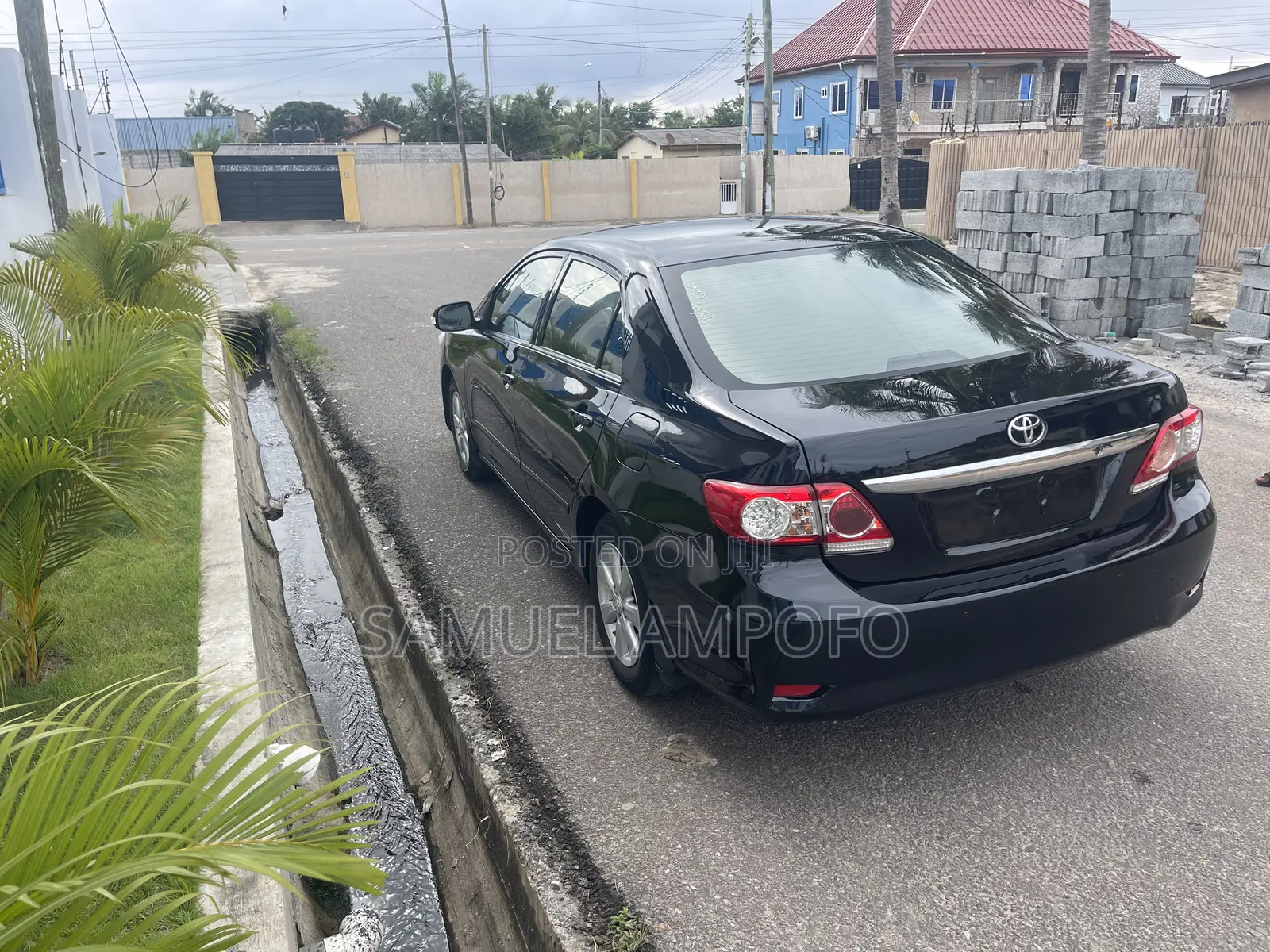Toyota Corolla Altis 2011 Black