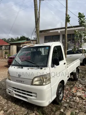 Daihatsu Boon 2010 White