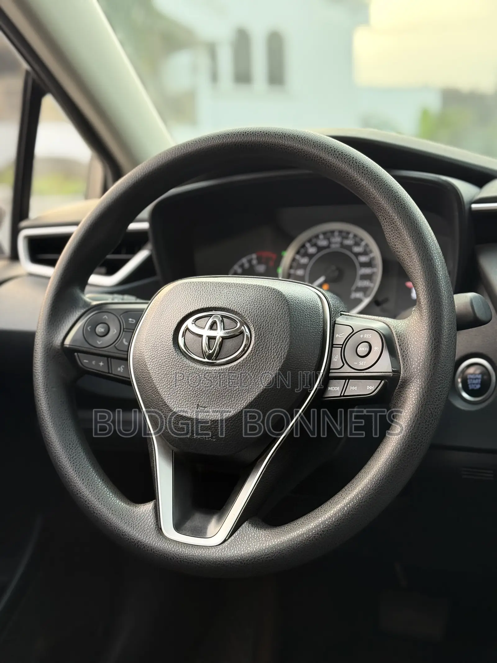 Toyota Corolla LE 2023 Gold