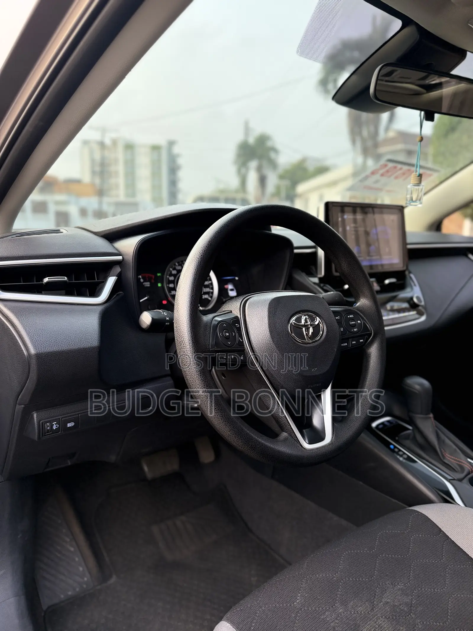 Toyota Corolla LE 2023 Gold