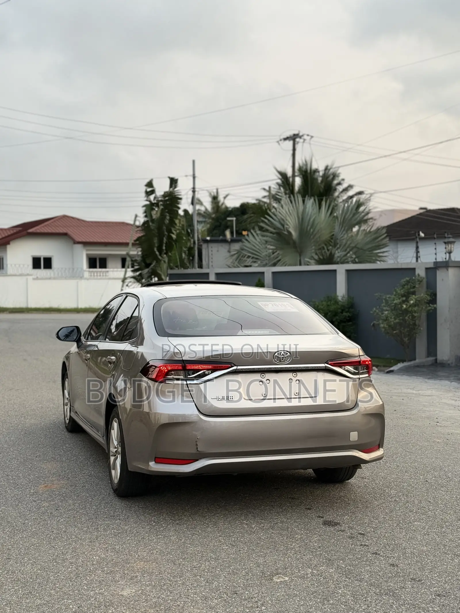 Toyota Corolla LE 2023 Gold