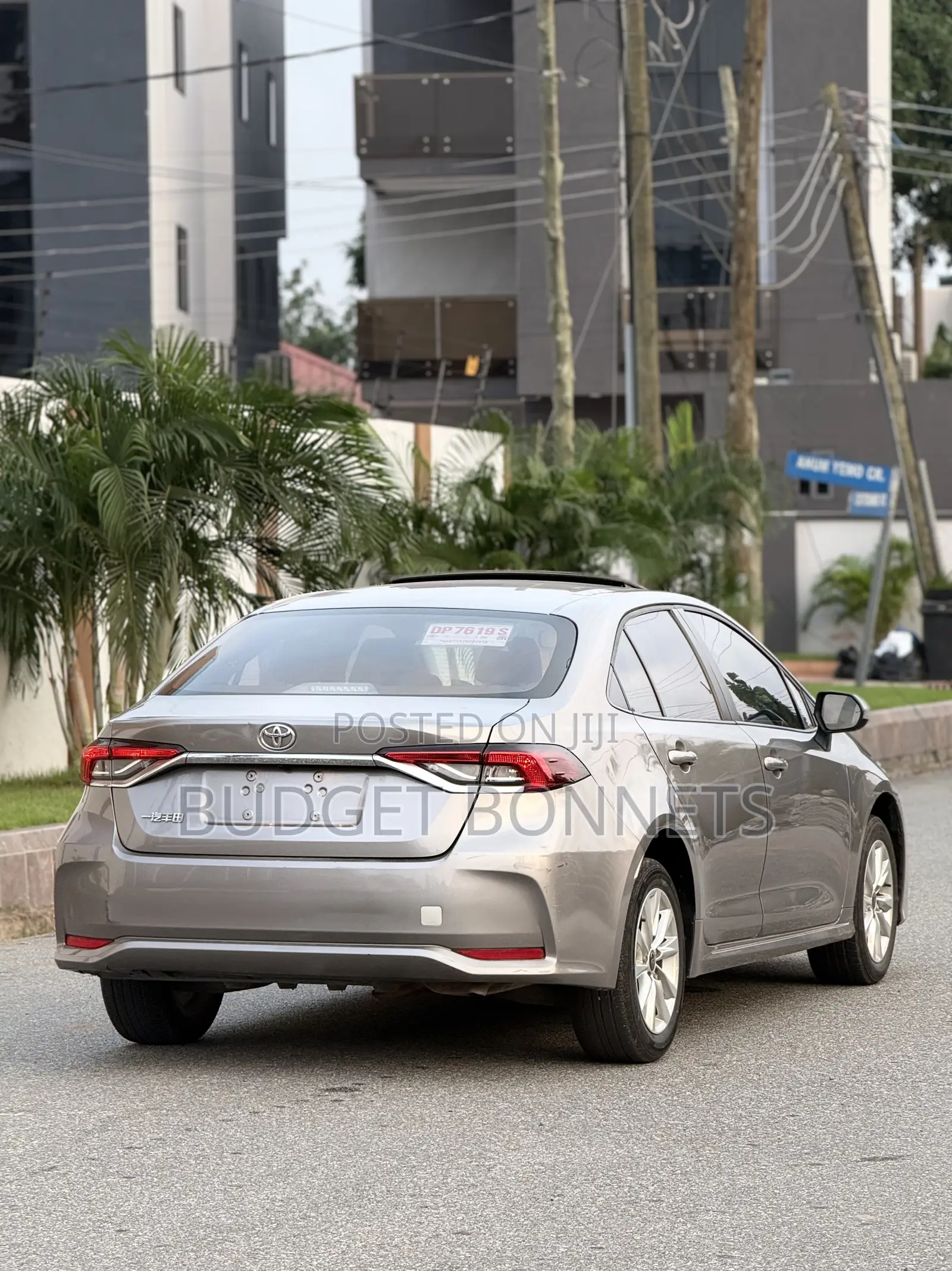 Toyota Corolla LE 2023 Gold