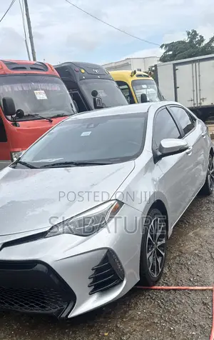 Toyota Corolla SE (1.8L 4cyl 6M) 2019 Silver