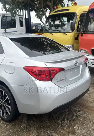 Toyota Corolla SE (1.8L 4cyl 6M) 2019 Silver