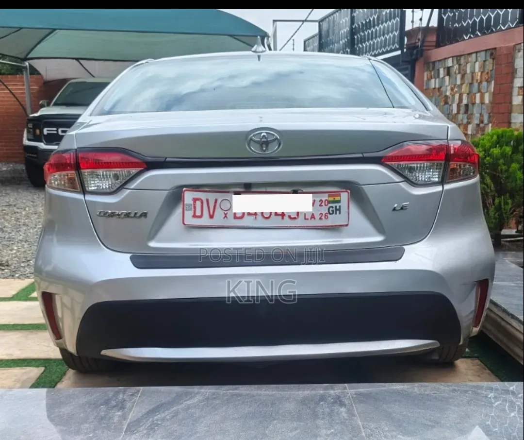Toyota Corolla LE 2020 Silver
