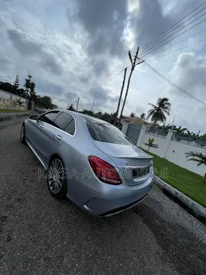 Mercedes-Benz C250 2017 Blue