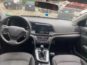 Hyundai Elantra SE Sedan FWD (2.0L 4cyl 6M) 2017 Black